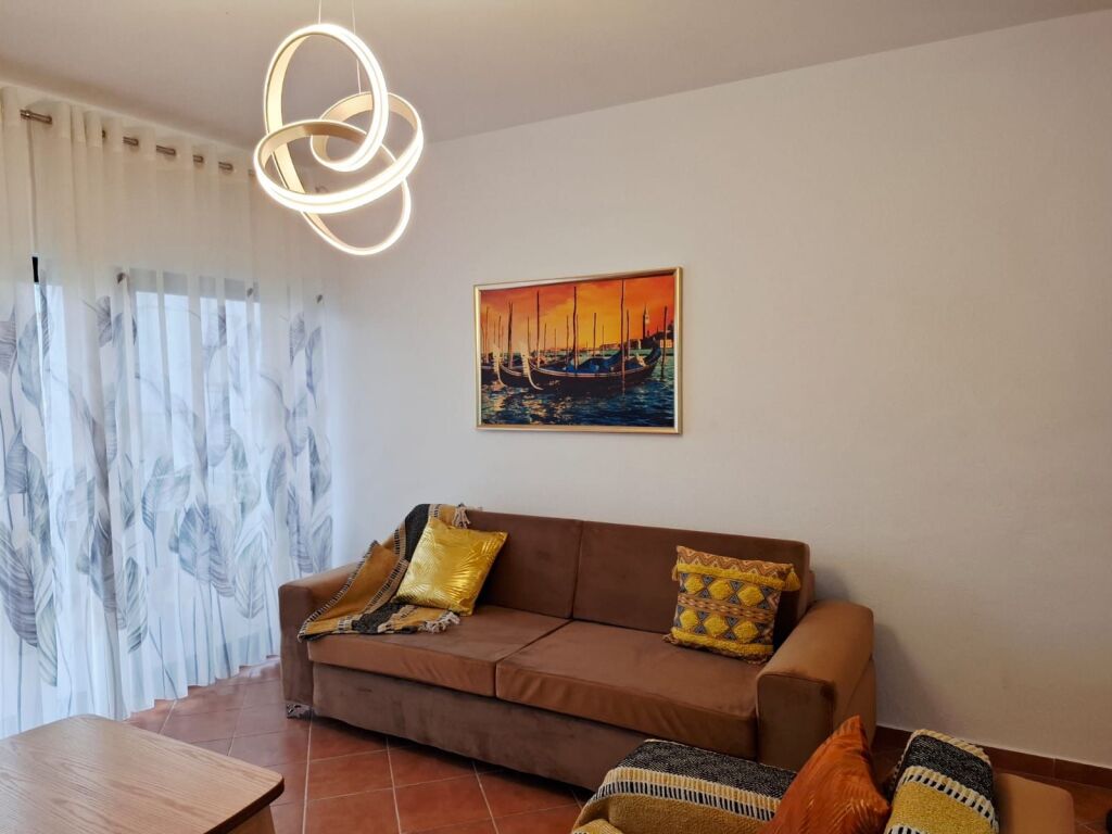 Jepet me qera apartament 2+1+2 tualete ne Myslym Shyr.