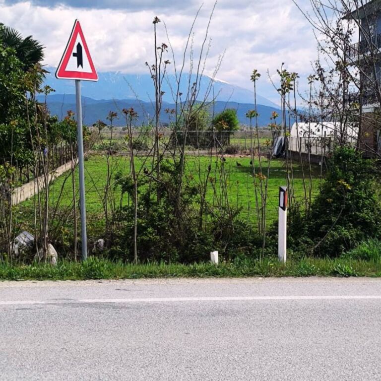 Land for sale 1000 m² – Dimal, on the national road Dimal–Kuçovë
