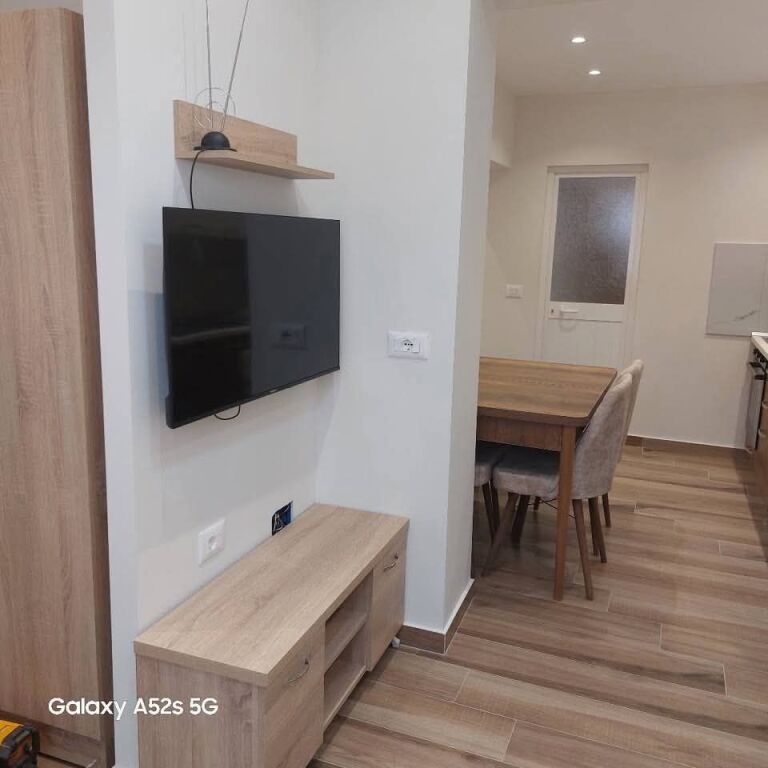 JEPET ME QERA SHTEPI PRIVATE ME OBORR DHE PARKING - TIRANE