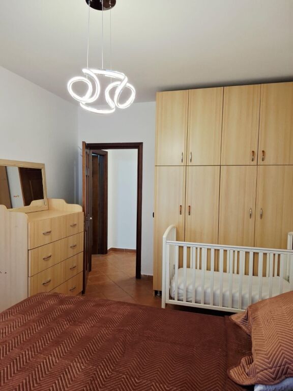 Jepet me qera apartament 2+1+2 tualete ne Myslym Shyr.