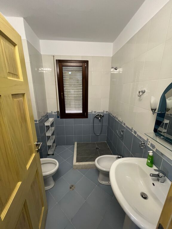 2+1+2 me Qera te Kopshti Botanik