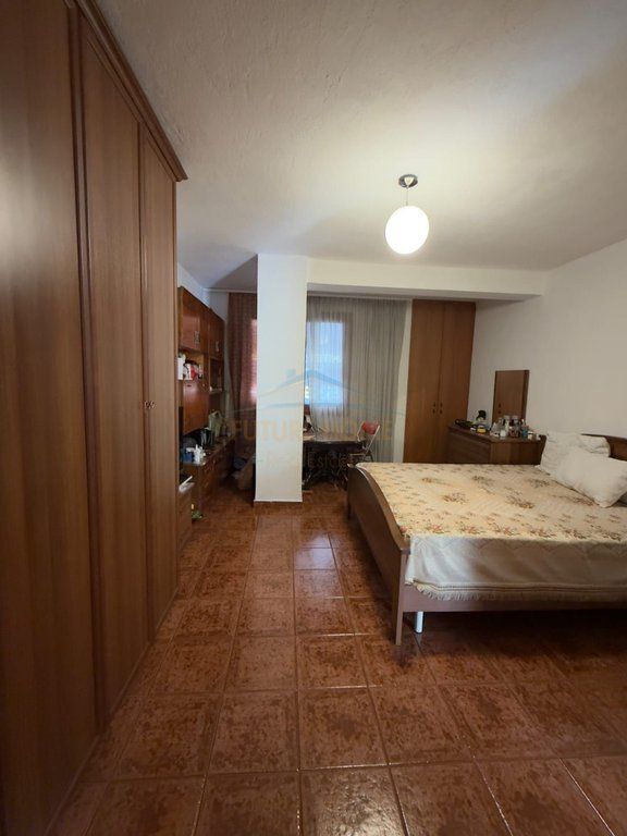 Shitet apartament 2+1 , Zogu i zi 100m2 neto  