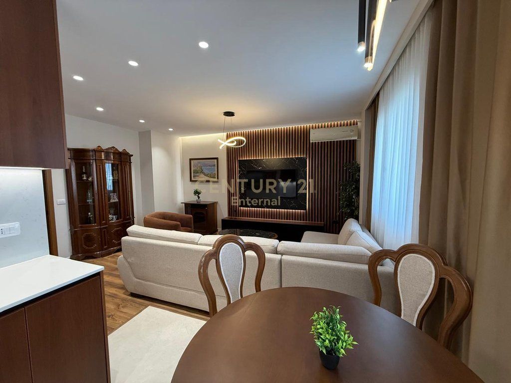 Apartament 2+1+2 për shitje në zonën e Mine Pezës, Tiranë.