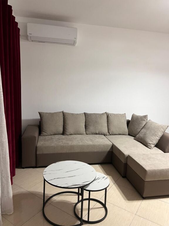 Jepet Me Qera Apartament 2+1+1 Ballkon