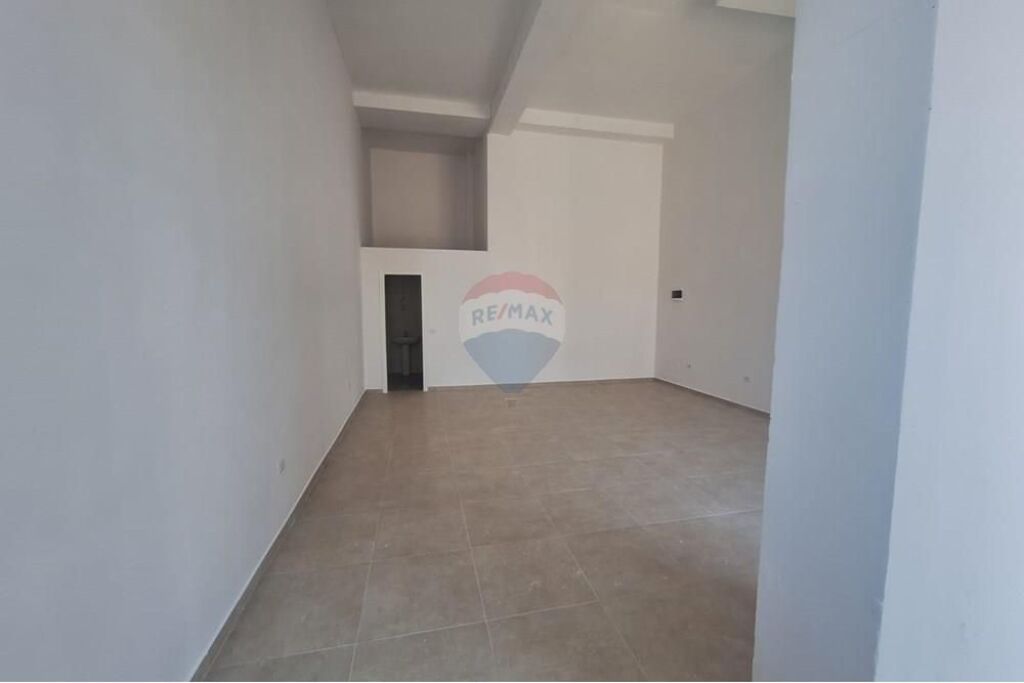 Dyqan - Për Qira - Rruga Luçie Miloti, Tiranë