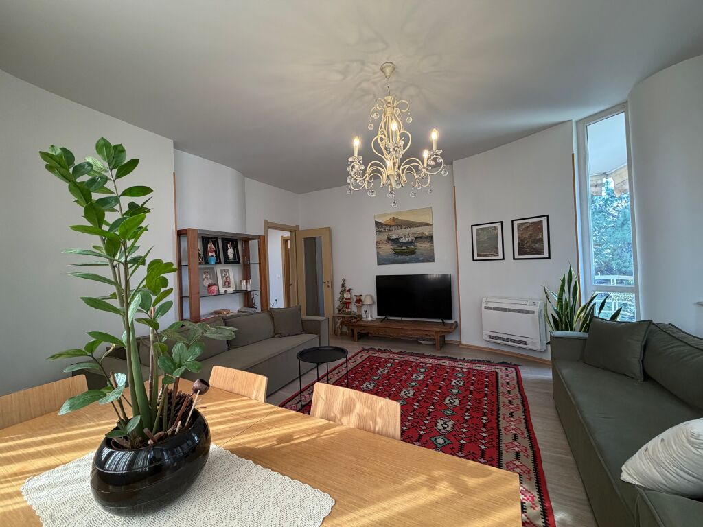 SHITET apartament 3+1 plot dritë tek HIPOTEKA e Tiranës