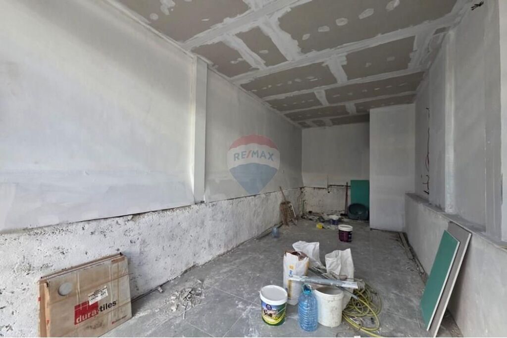 Negozio - In Vendita - Via Muhamet Gjollesha, Tirana