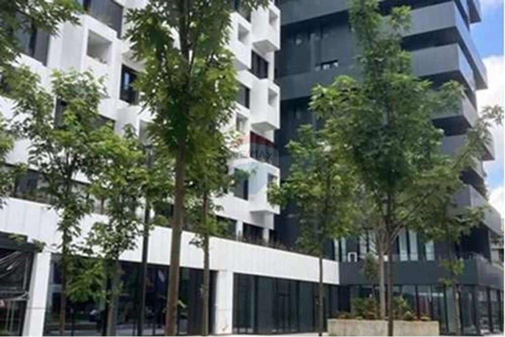 Magazinë/Kapanon - Për Qira - Square 21, Tiranë