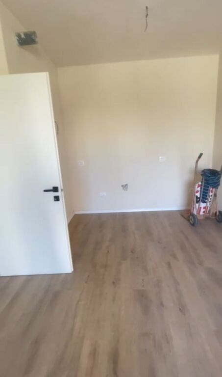 Jepet 1+1 me qira,Ish Fusha e Aviavionit