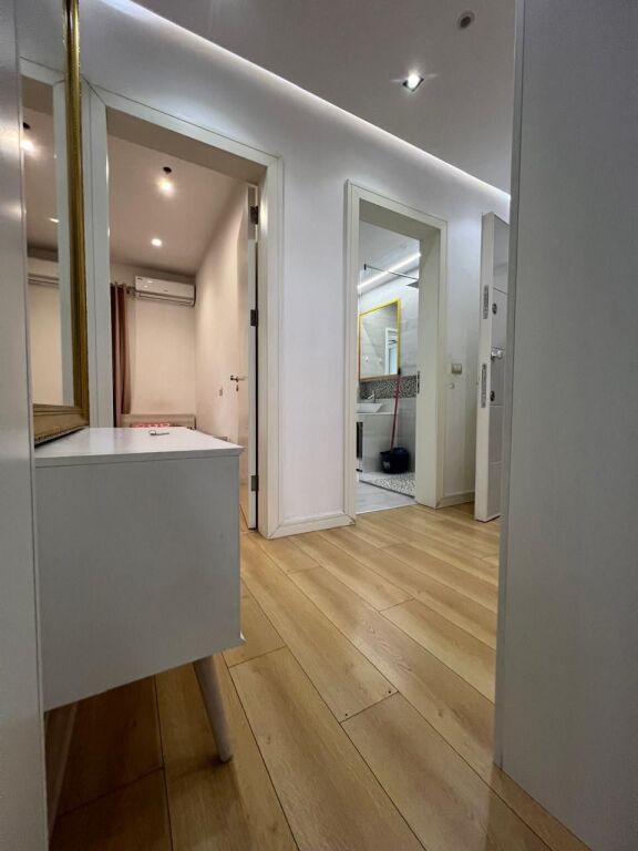 Vicino a "Kafe Flora", all'inizio della strada di Durazzo.  🔺️ Vendiamo super appartamento 2+1 con 2 bagni