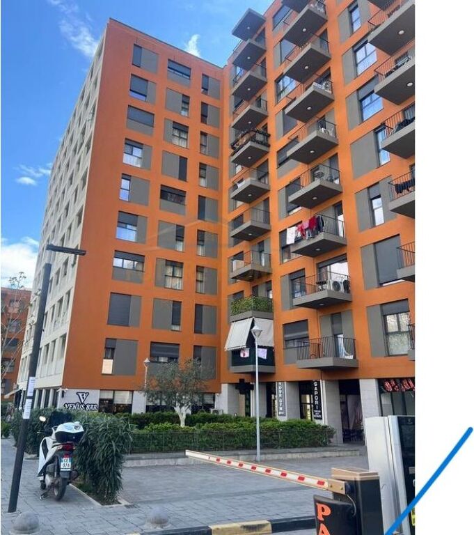 Shitet, Njësi Biznesi, Kompleksi ASL, Xhamllik.