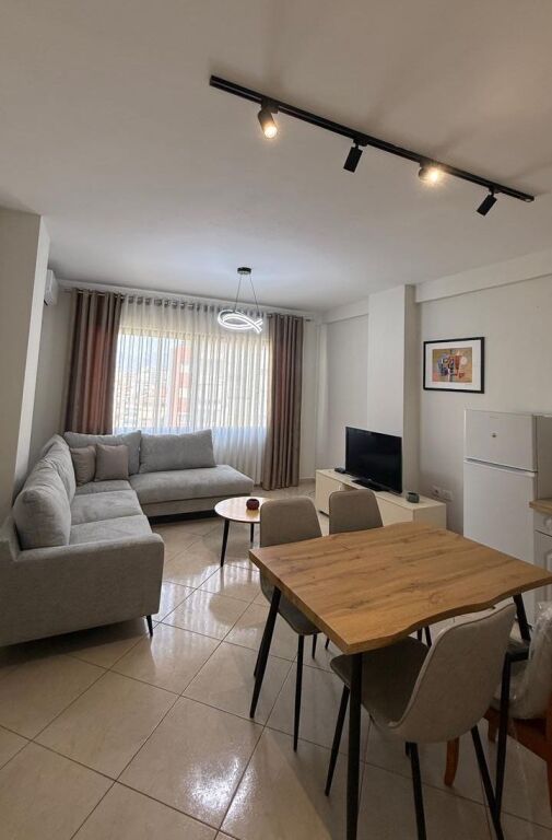 Jepet Me Qera Apartament 2+1+2 Ballkone