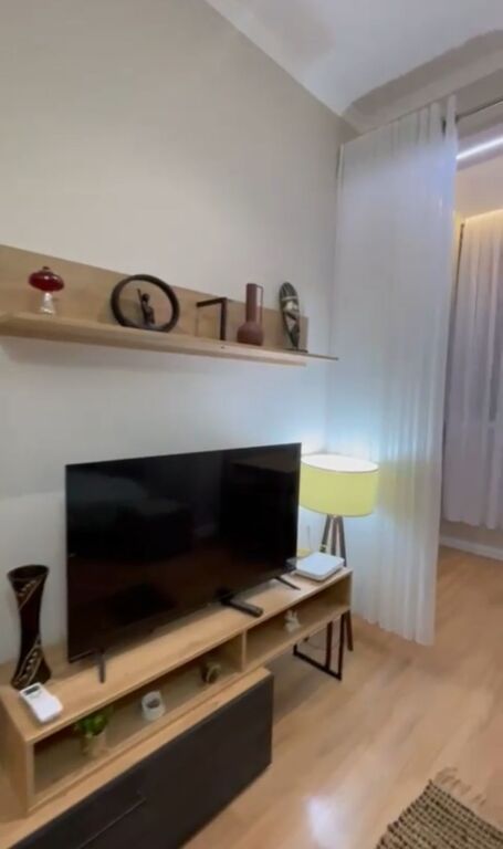 Affittasi appartamento 1+1, Via Kavajës, di fronte a Delijorgjit.