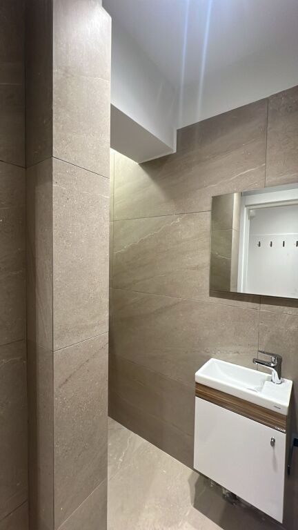 Garsoniere lluks te liqeni that me 350€