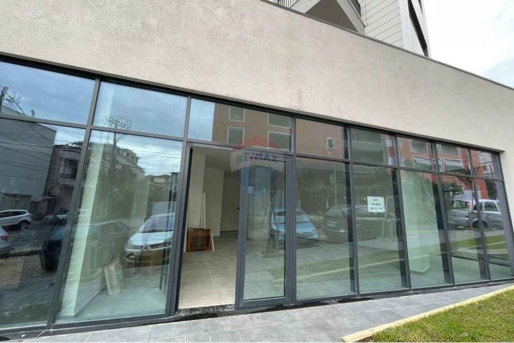 Dyqan - Për Qira - Ambasada Amerikane, Tiranë