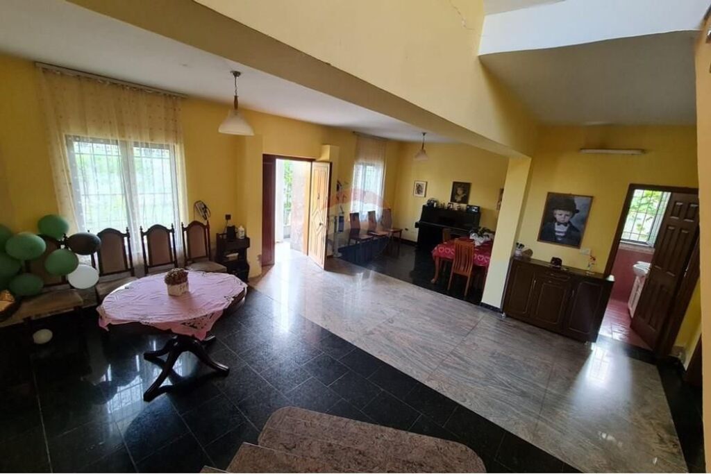 Vilë - Për Qira - Rruga Mihal Grameno, Tiranë