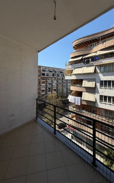 Jepet me qera 2+1 te astir mobiluar ashensor 550 eu