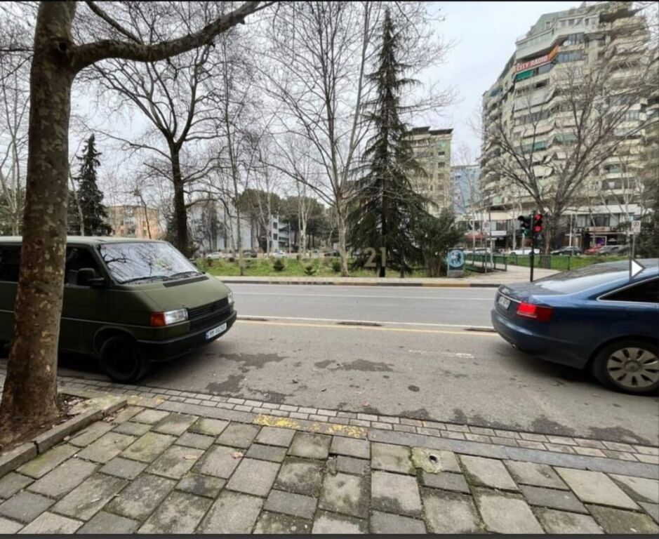 Zyre me qera , Blv Bajram Curri!