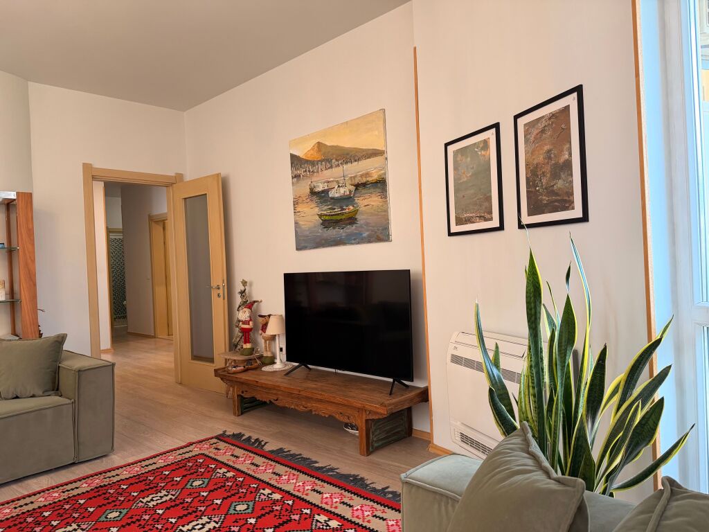 SHITET apartament 3+1 plot dritë tek HIPOTEKA e Tiranës