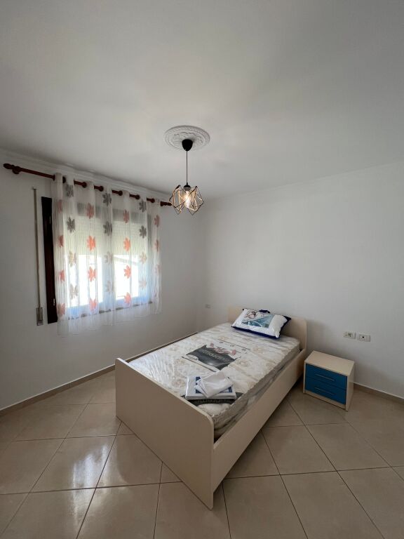 2+1+2 me Qera te Kopshti Botanik