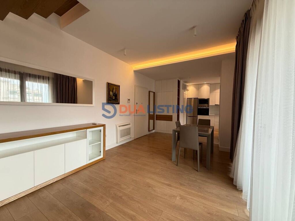 For Rent – Modern Duplex 3+1+3 | Barricade Street!