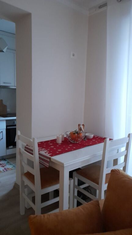 Shitet apartament 1+1 prane Shkolles se Baletit