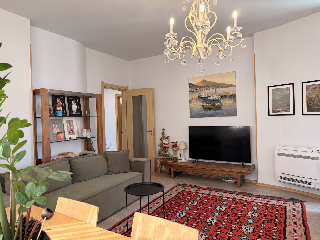 SHITET apartament 3+1 plot dritë tek HIPOTEKA e Tiranës