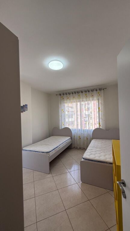 Jepet Me Qera Apartament 2+1+2 Ballkone
