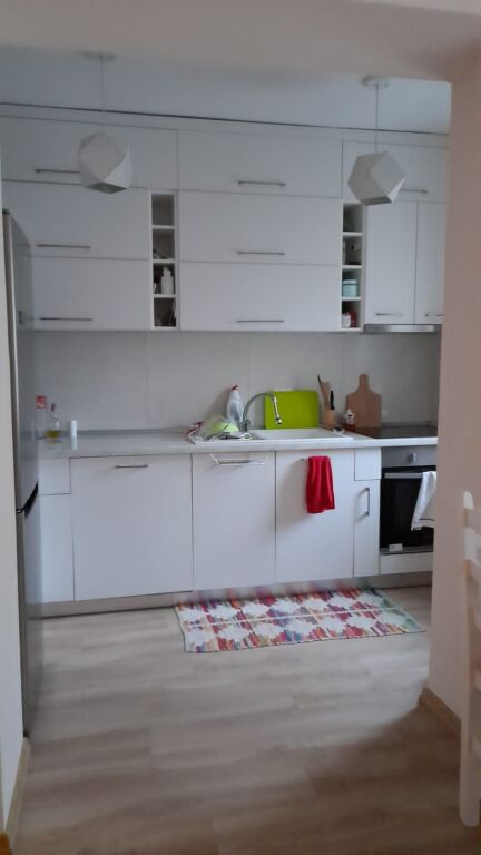 Shitet apartament 1+1 prane Shkolles se Baletit