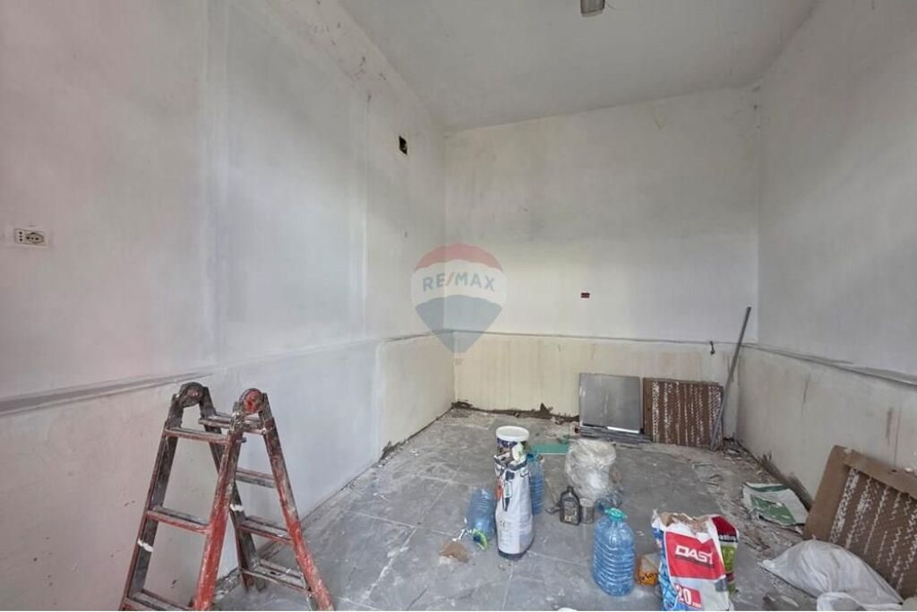 Negozio - In Vendita - Via Muhamet Gjollesha, Tirana