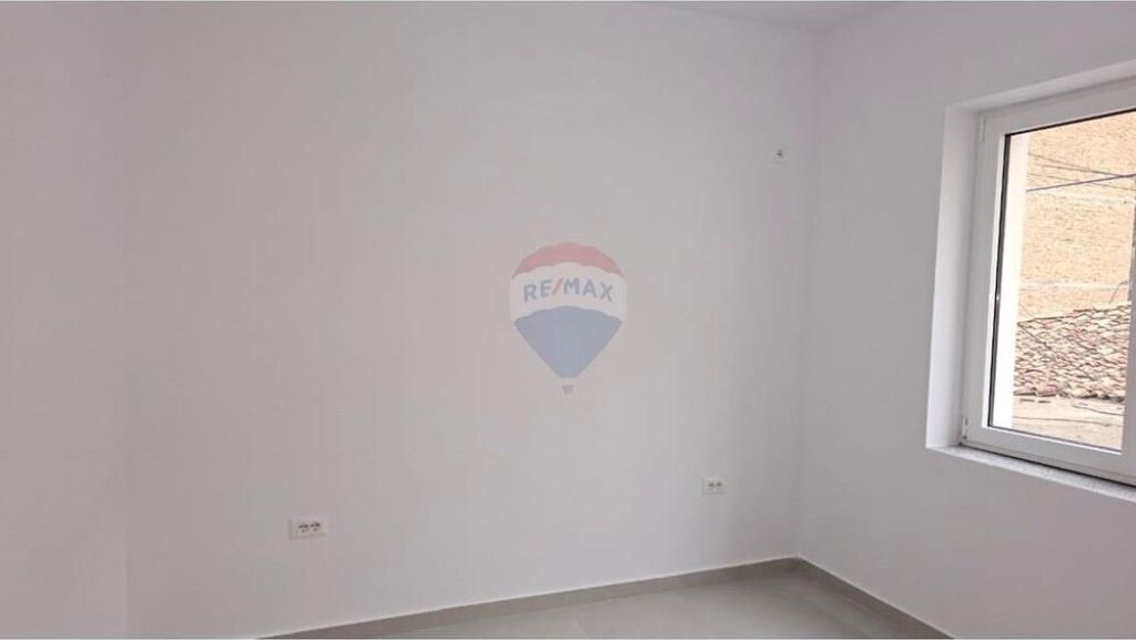Office - For Rent - Mine Peza Street, Tirana