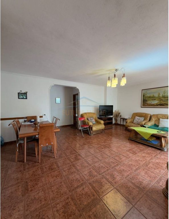 Shitet apartament 2+1 , Zogu i zi 100m2 neto  