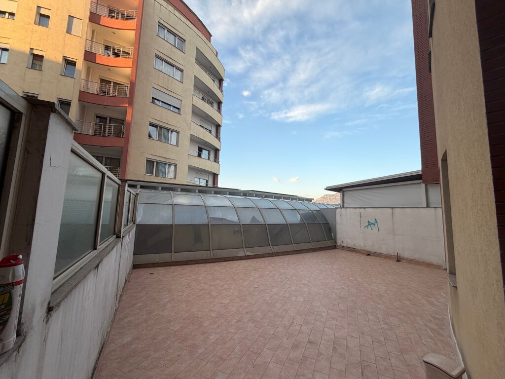 1+1,i mobiluar te bohemi ne astir,370 mije leke