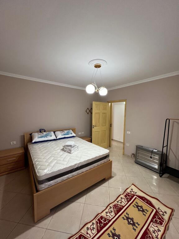 2+1+2 me Qera te Kopshti Botanik