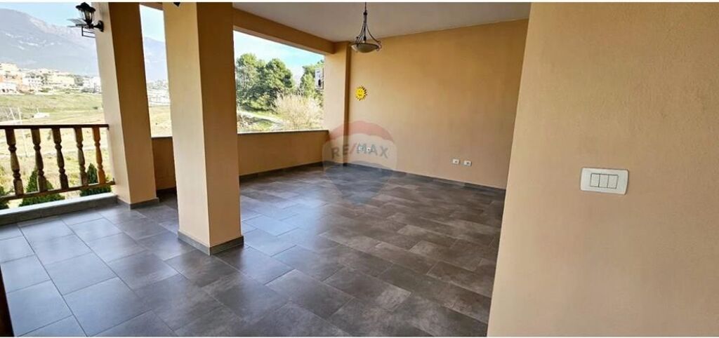 Dupleks - Për Qira - Rruga Ali Demi, Tiranë