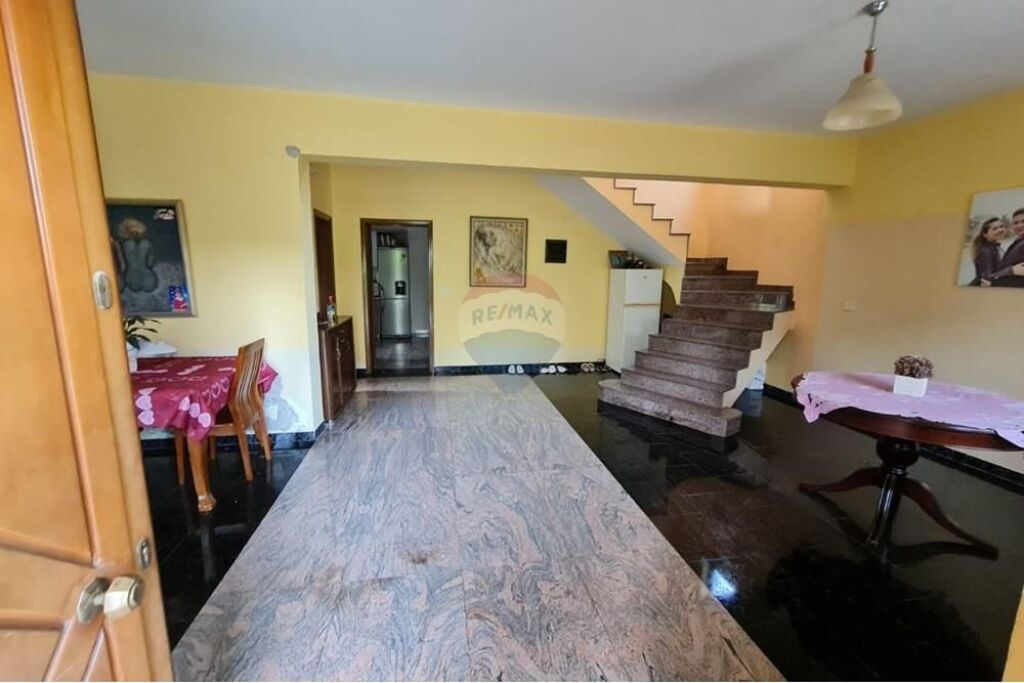 Vilë - Për Qira - Rruga Mihal Grameno, Tiranë