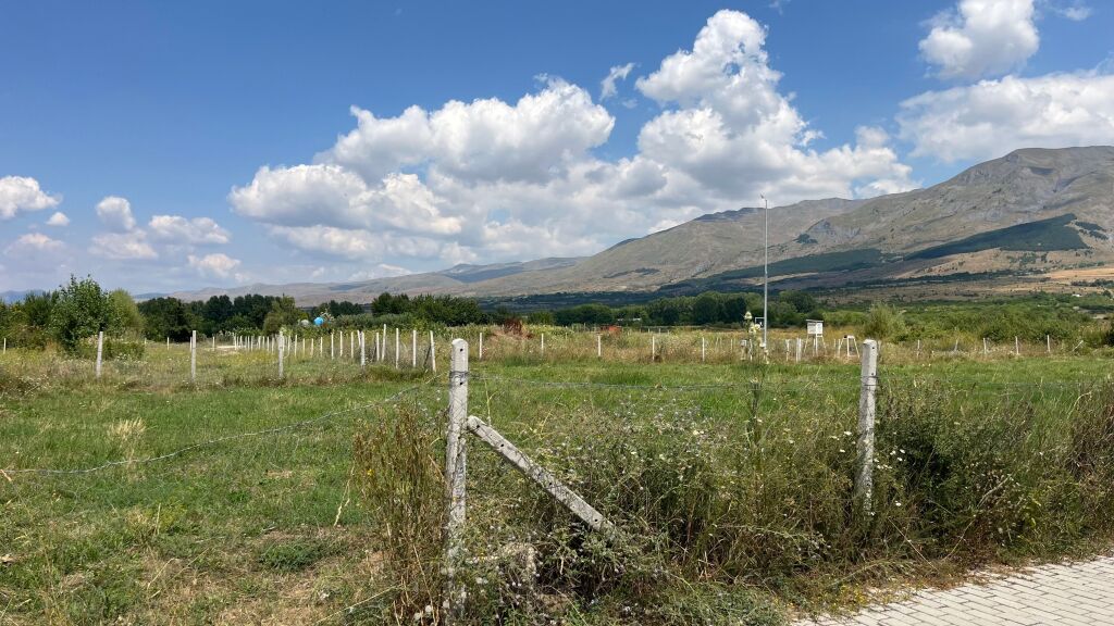 LAND IN ERSEKE near the center