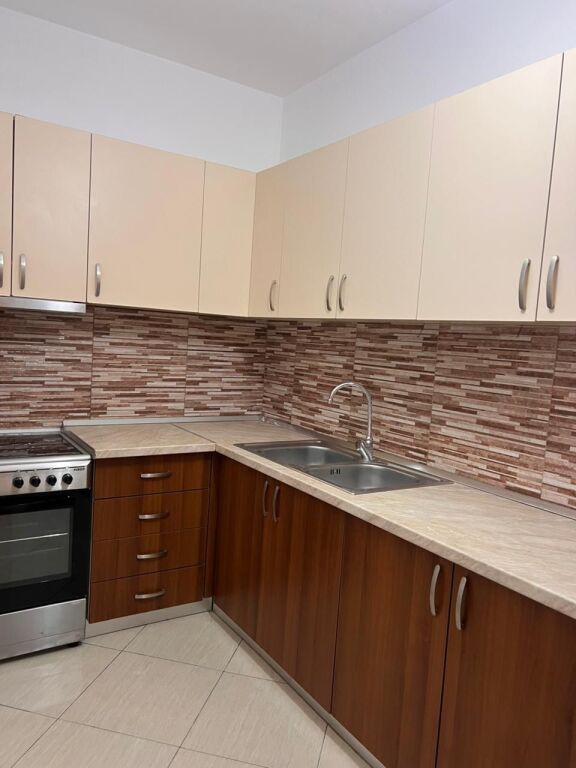 Jepet Me Qera Apartament 2+1+1 Ballkon