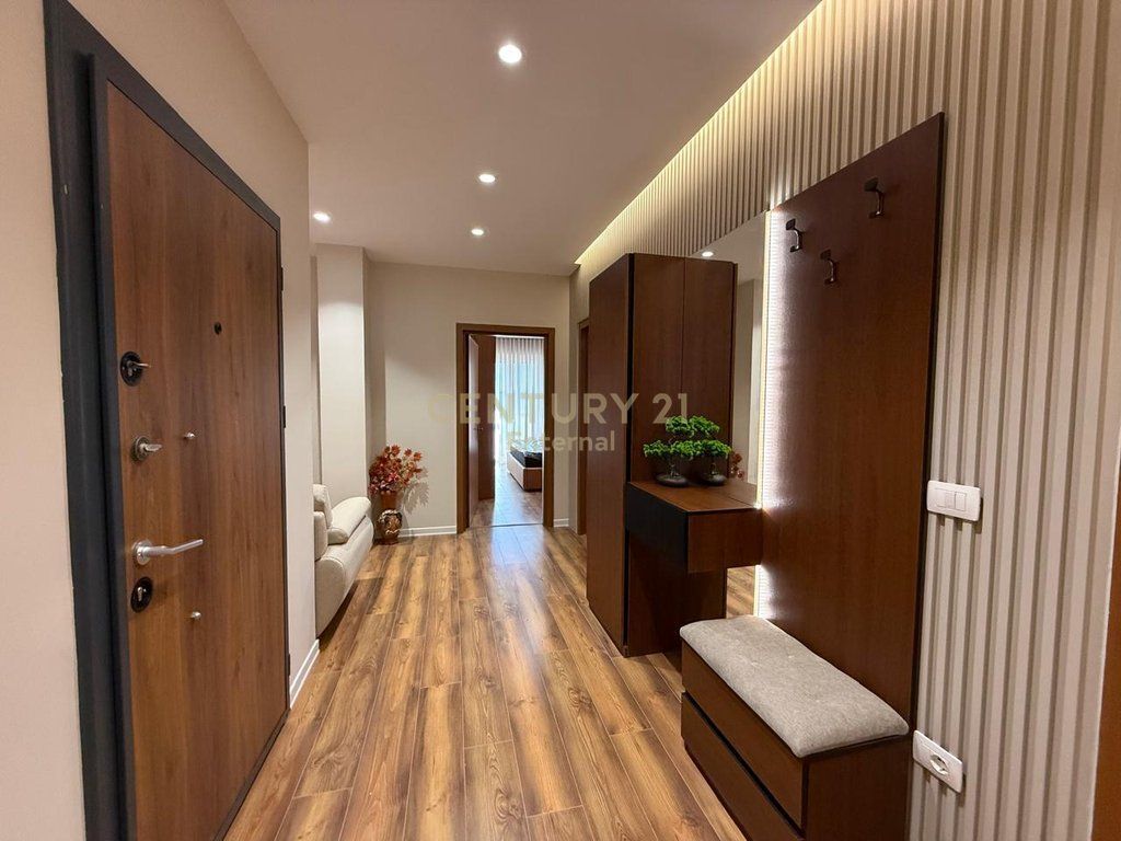 Apartament 2+1+2 për shitje në zonën e Mine Pezës, Tiranë.