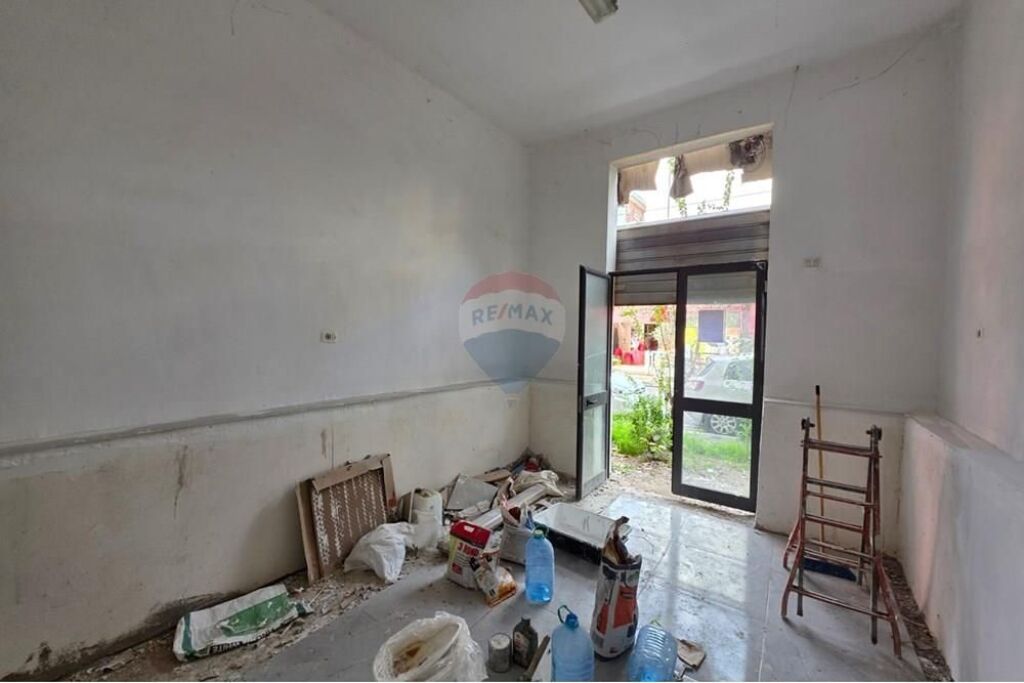 Negozio - In Vendita - Via Muhamet Gjollesha, Tirana