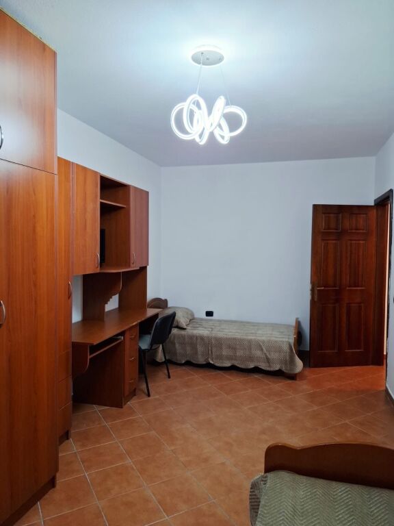 Jepet Me Qera Apartament 2+1+2 Tualete ++1 Ballkon