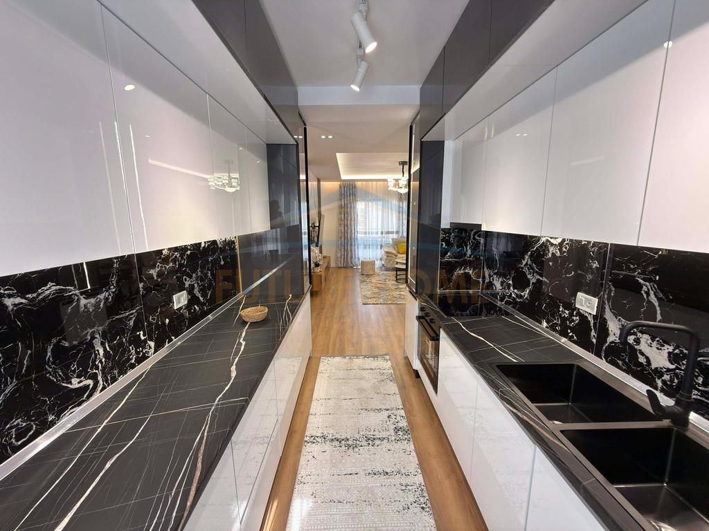 Apartment 2+1+2 for sale, Building with arrow