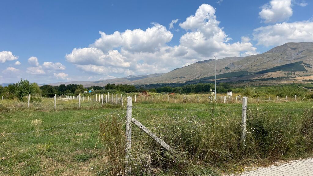 LAND IN ERSEKE near the center
