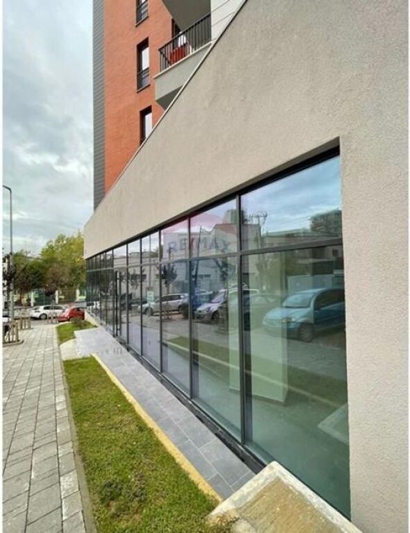 Dyqan - Për Qira - Ambasada Amerikane, Tiranë