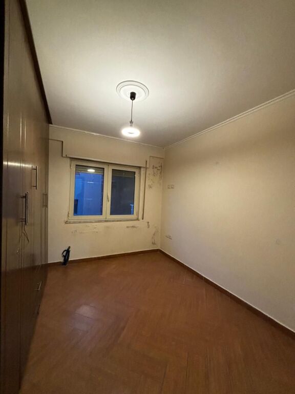 Shitet apartament 2+1+2 në Misto Mame