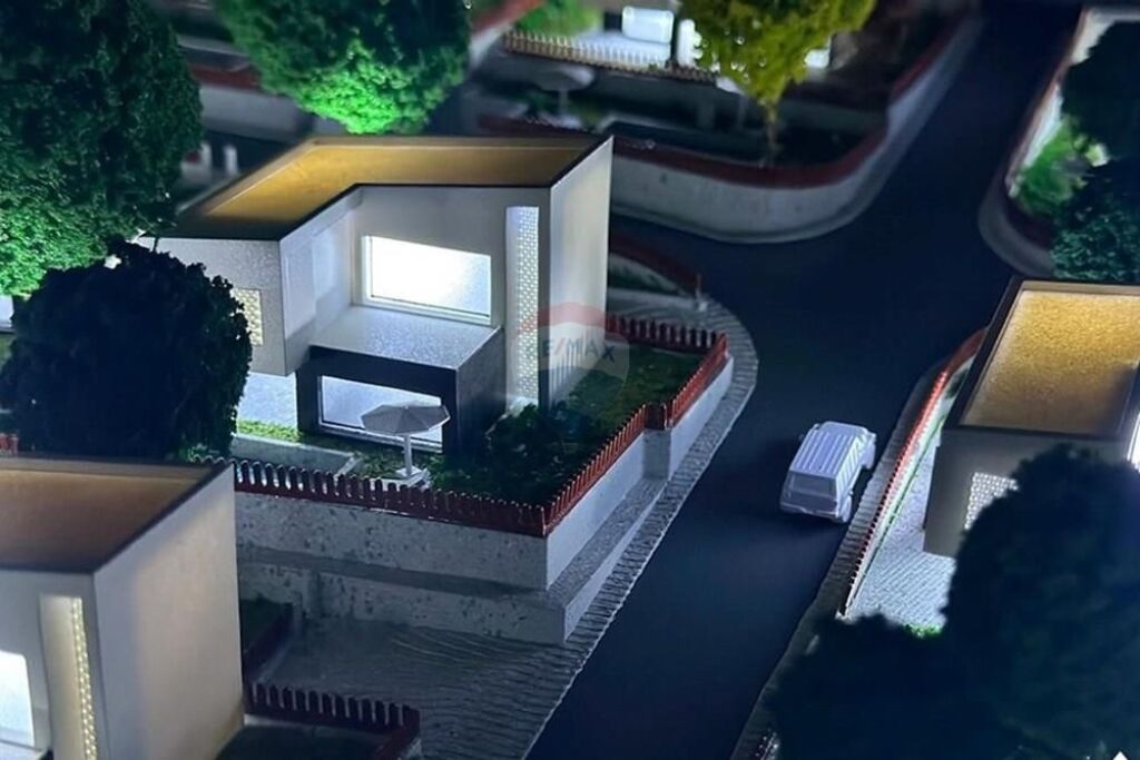 Vilë - Për Shitje - Mjull Bathore, Tiranë