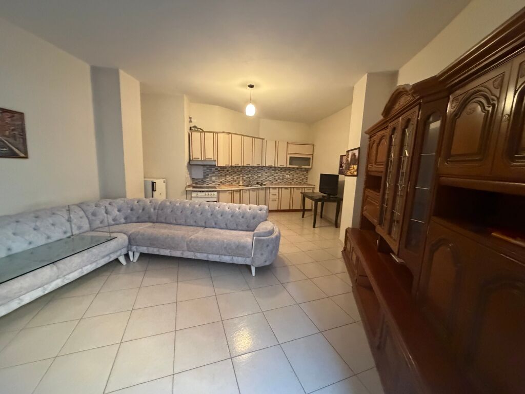 1+1,i mobiluar te bohemi ne astir,370 mije leke