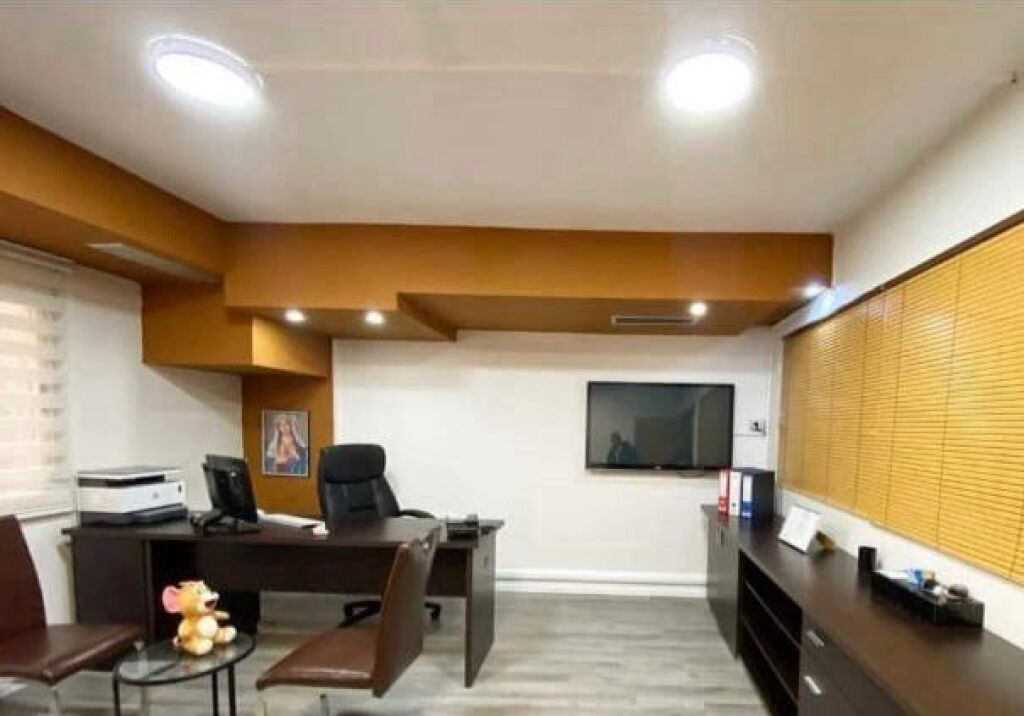 🏢 AMBIENT ME QIRA – Rruga Sami Frashëri, pranë Shkolla Petro Nini Luarasi