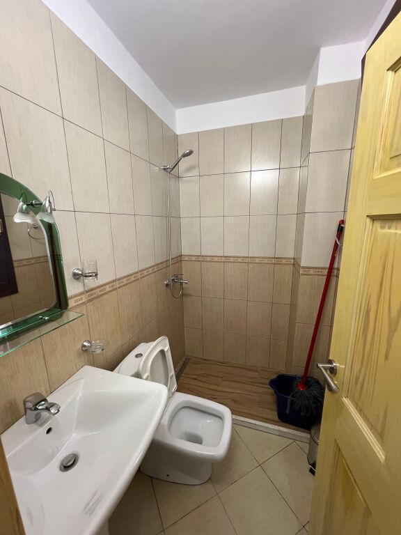 2+1+2 me Qera te Kopshti Botanik