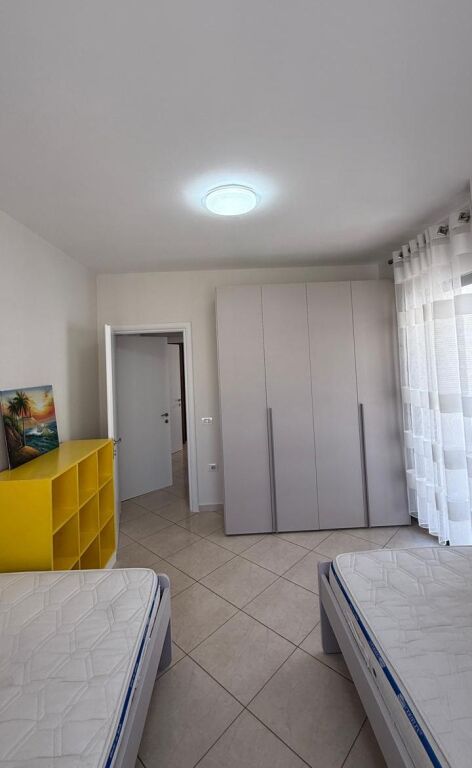 Jepet me qera 2+1 te astir mobiluar ashensor 550 eu